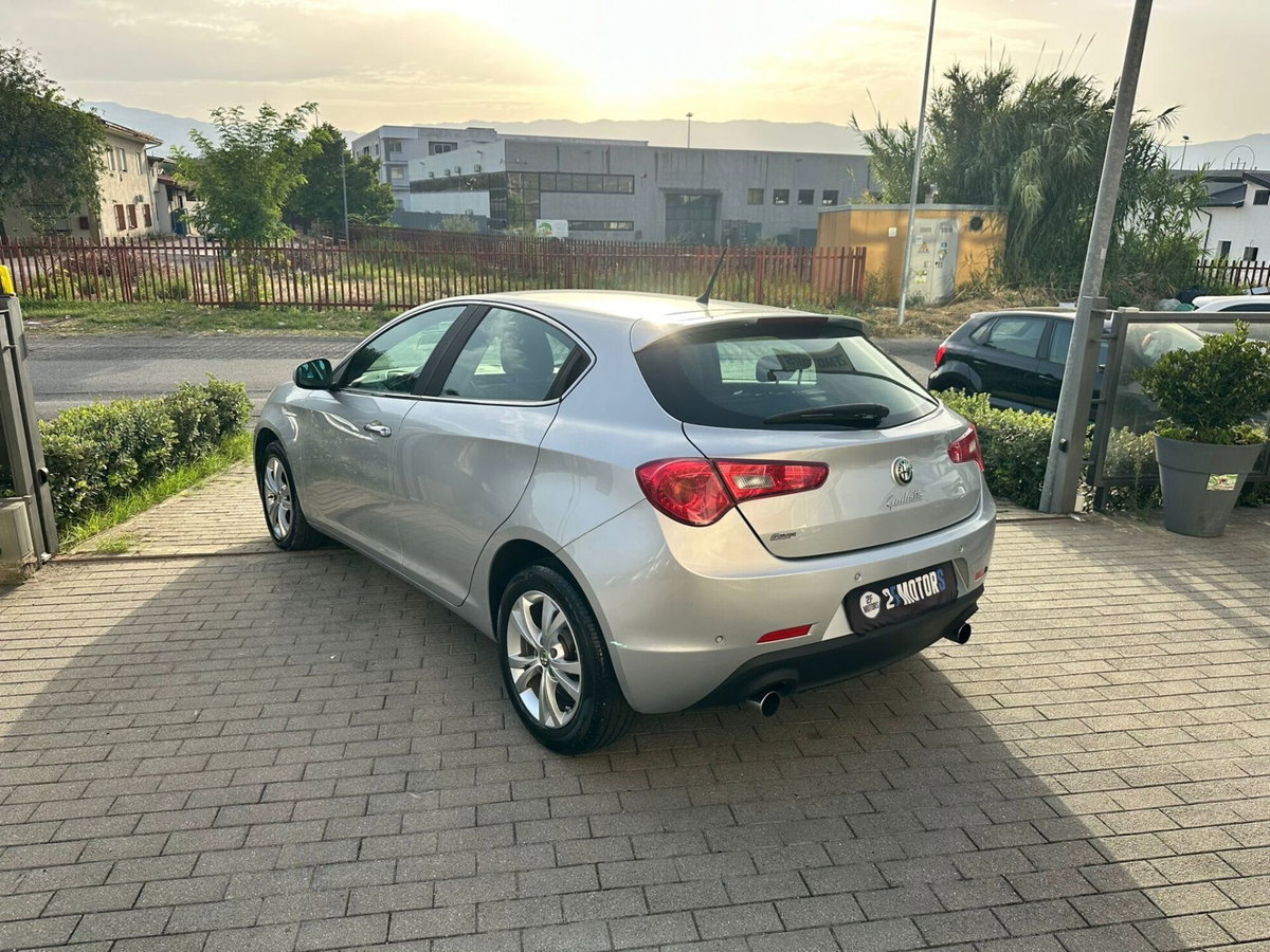 Alfa Romeo Giulietta 2.0 JTDm-2 Distinctive 140cv (4)