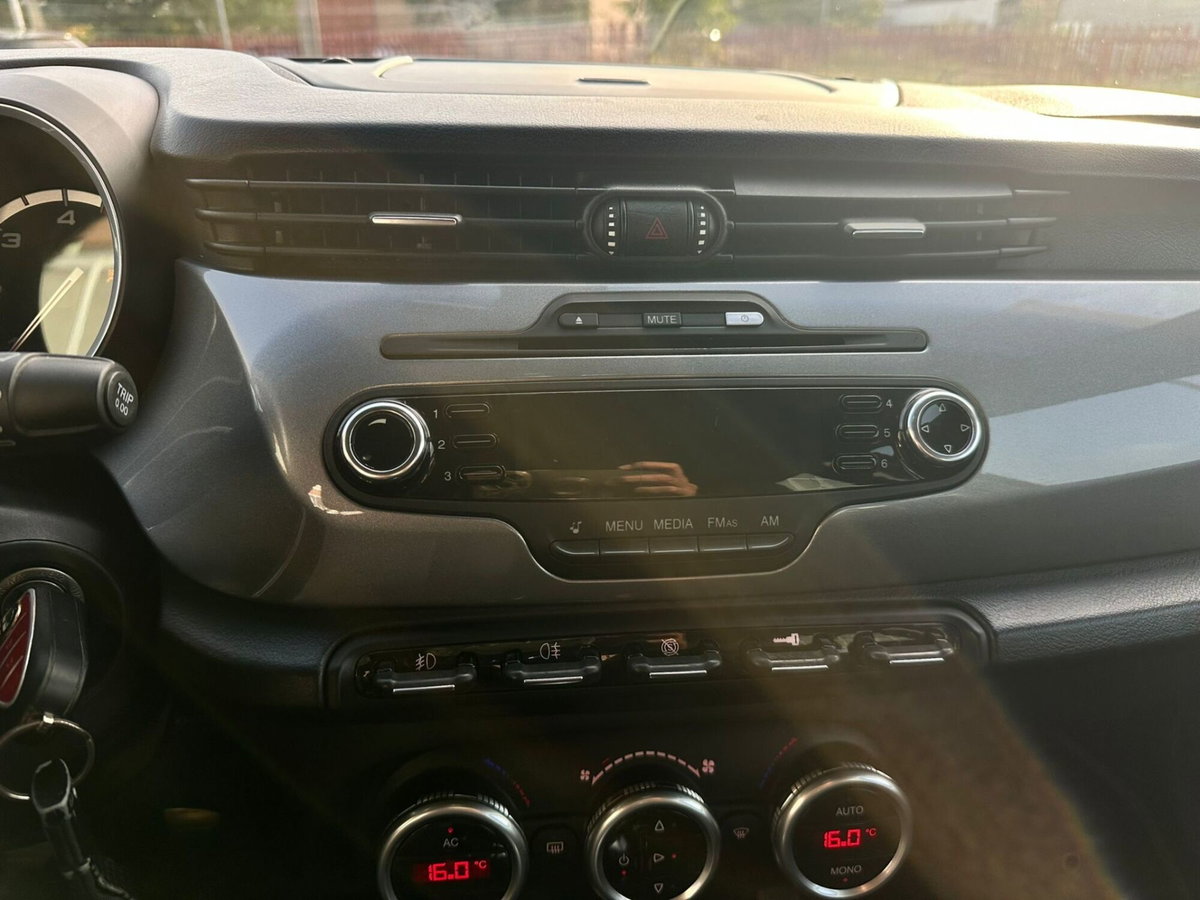 Alfa Romeo Giulietta 2.0 JTDm-2 Distinctive 140cv (7)