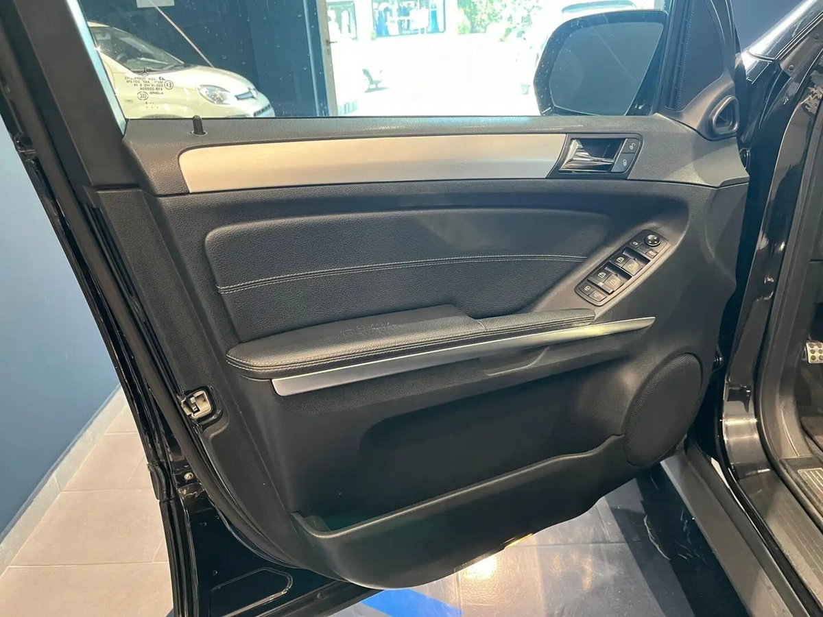 Mercedes-Benz Classe ML 320 CDI Sport (10)