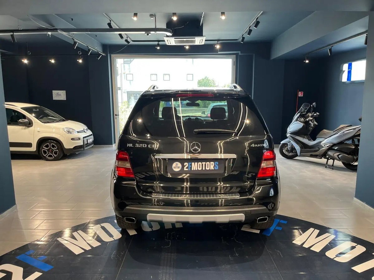 Mercedes-Benz Classe ML 320 CDI Sport (4)