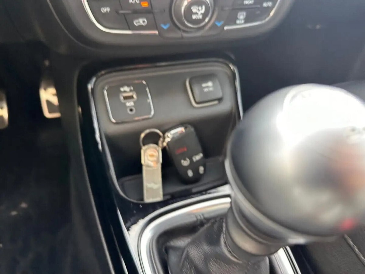 Jeep Compass 1.6 Multijet II 2WD Limited (12)