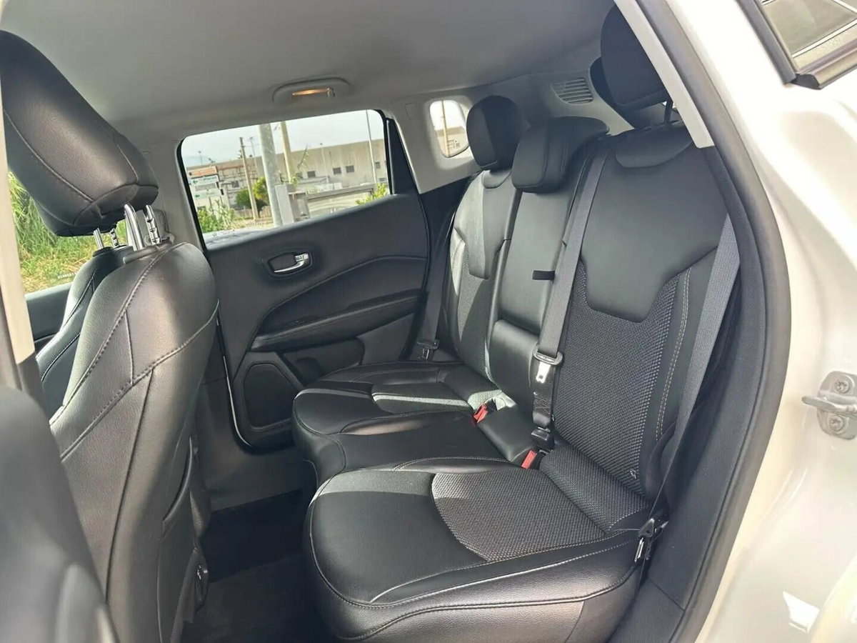 Jeep Compass 1.6 Multijet II 2WD Limited (14)