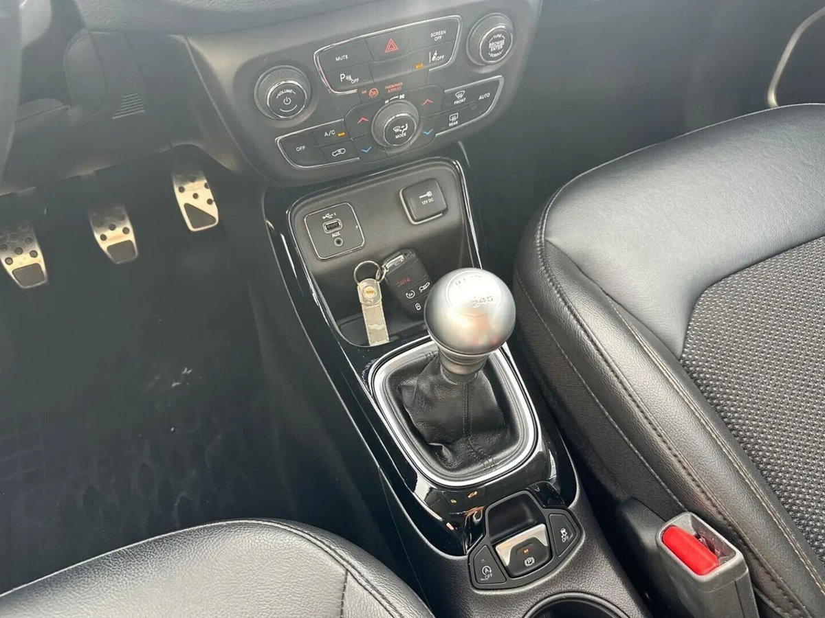 Jeep Compass 1.6 Multijet II 2WD Limited (17)