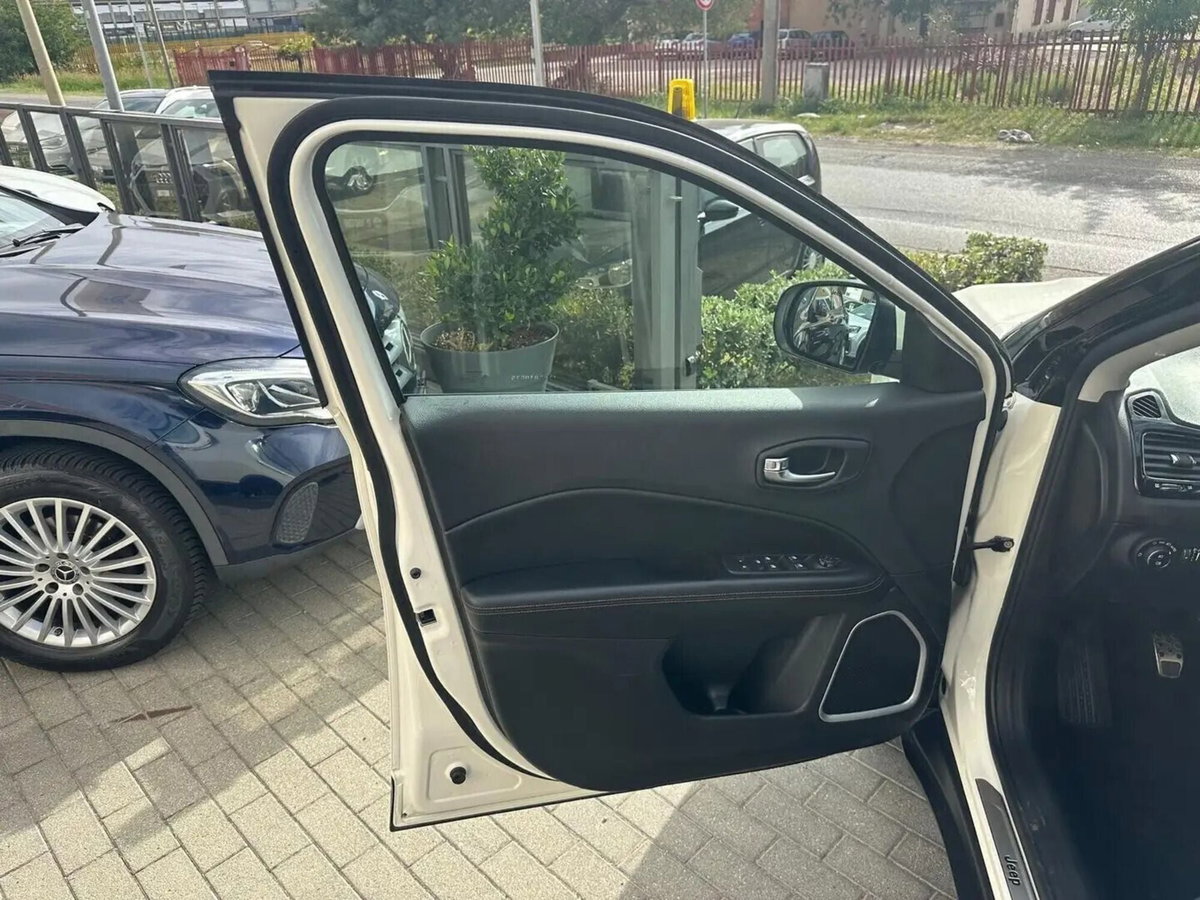 Jeep Compass 1.6 Multijet II 2WD Limited (6)