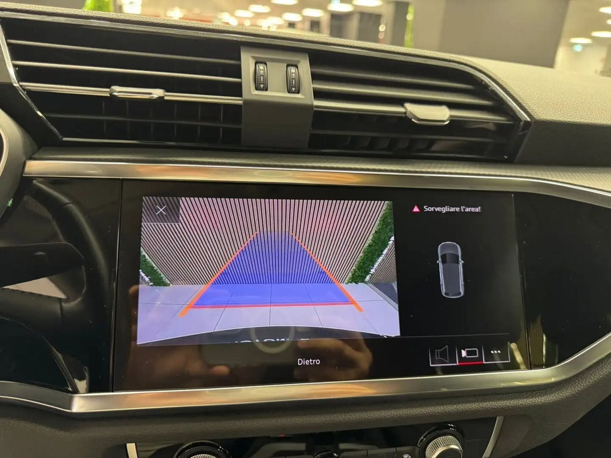 Audi Q3 35 TDI quattro S tronic Business (10)