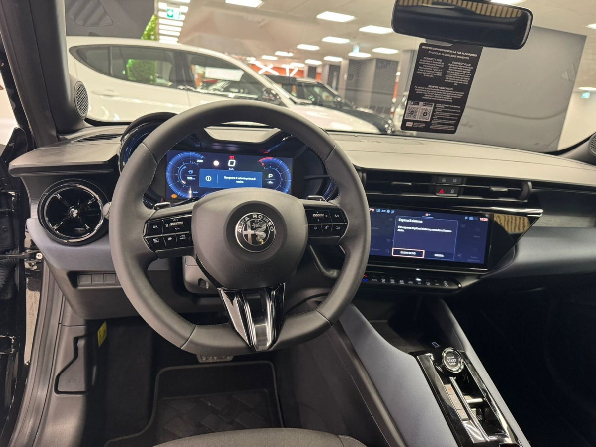 Alfa Romeo Junior 1.2 ibrida 145cv edct6 (14)