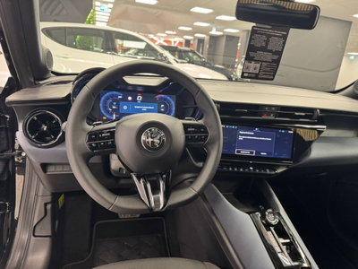 Alfa Romeo Junior 1.2 ibrida 145cv edct6 (14)