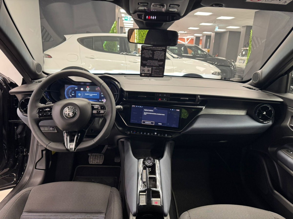 Alfa Romeo Junior 1.2 ibrida 145cv edct6 (15)