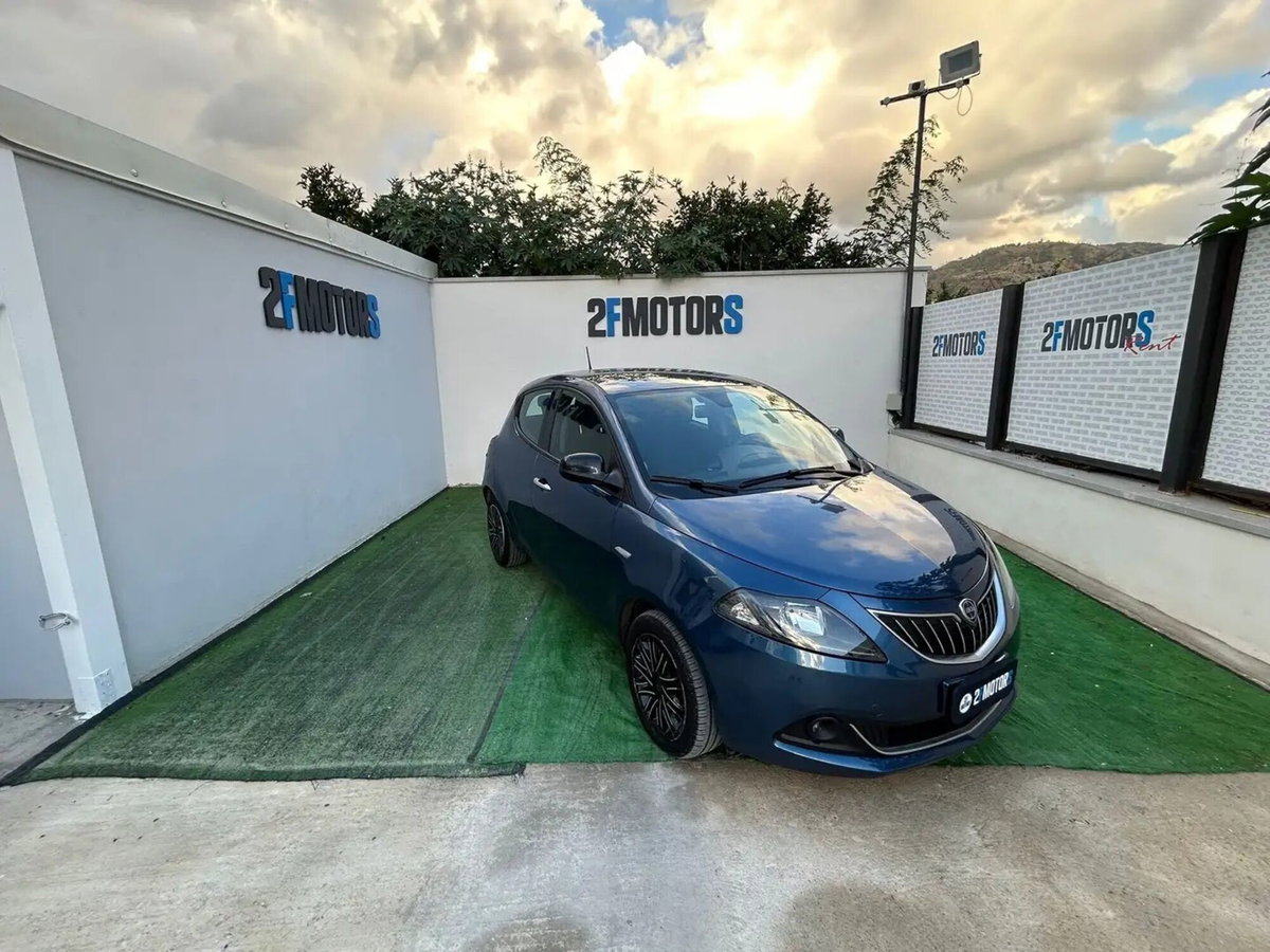 Lancia Ypsilon 1.0 FireFly 5 porte S&S Hybrid Silver Plus