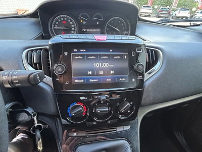Lancia Ypsilon 1.0 FireFly 5 porte S&S Hybrid Silver Plus (10)