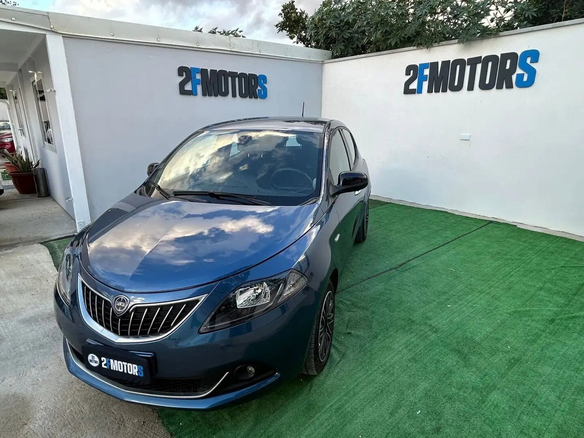 Lancia Ypsilon 1.0 FireFly 5 porte S&S Hybrid Silver Plus (2)
