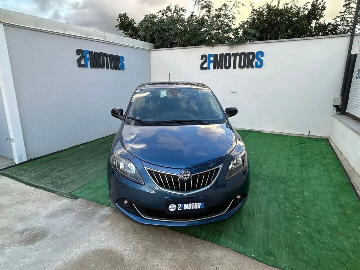 Lancia Ypsilon 1.0 FireFly 5 porte S&S Hybrid Silver Plus (3)