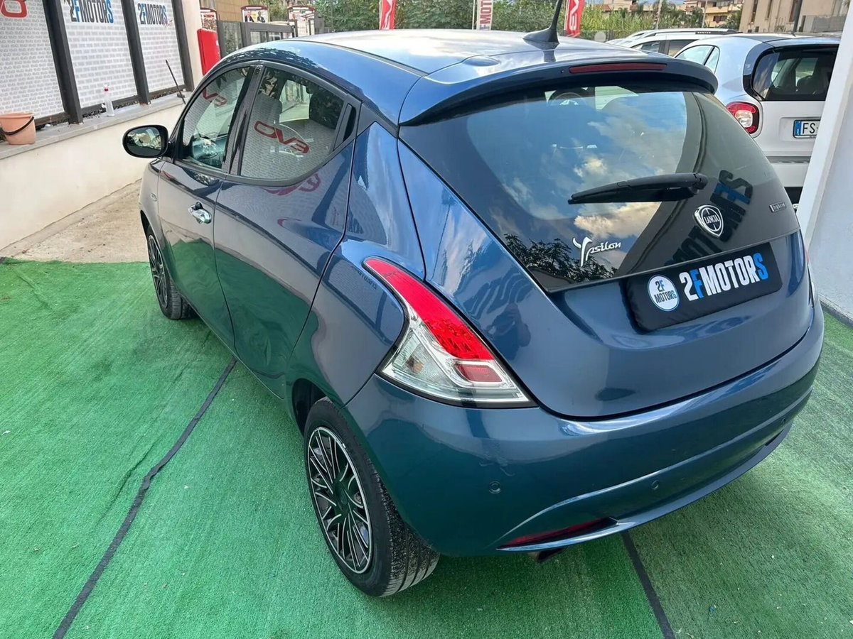 Lancia Ypsilon 1.0 FireFly 5 porte S&S Hybrid Silver Plus (4)