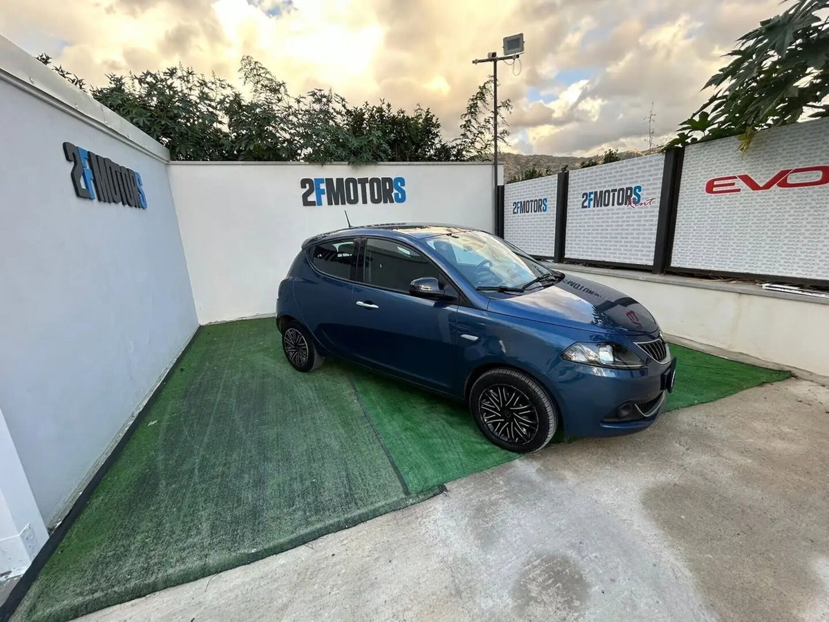 Lancia Ypsilon 1.0 FireFly 5 porte S&S Hybrid Silver Plus (7)