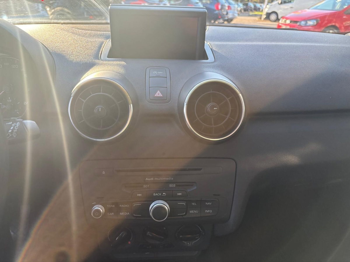 Audi A1 1.2 TFSI Attraction (11)