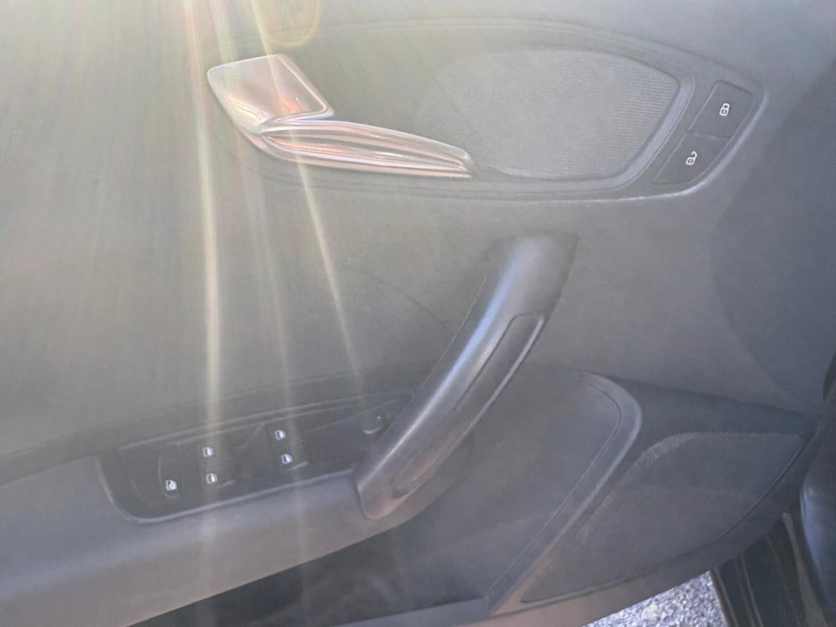 Audi A1 1.2 TFSI Attraction (3)