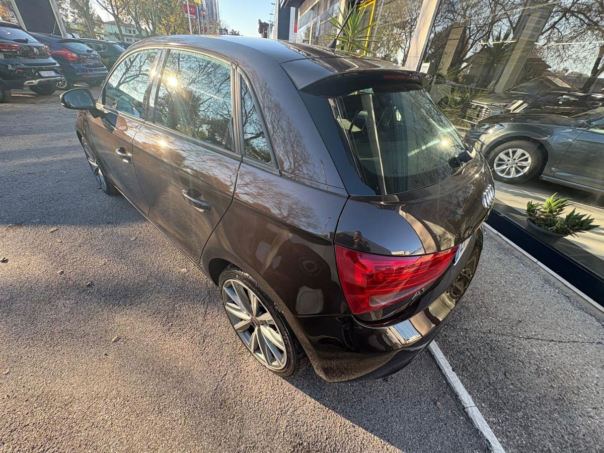 Audi A1 1.2 TFSI Attraction (4)