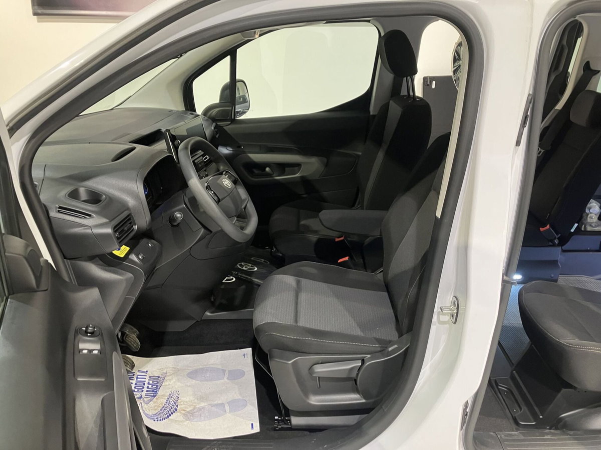 Toyota Proace City Verso City Verso 1.5D 100 CV S&S Short Lounge (10)