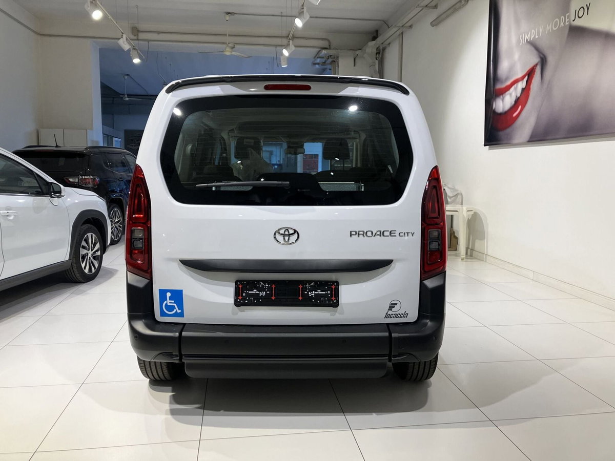 Toyota Proace City Verso City Verso 1.5D 100 CV S&S Short Lounge (4)