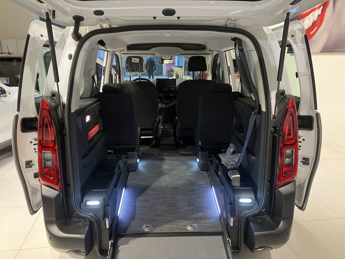 Toyota Proace City Verso City Verso 1.5D 100 CV S&S Short Lounge (7)