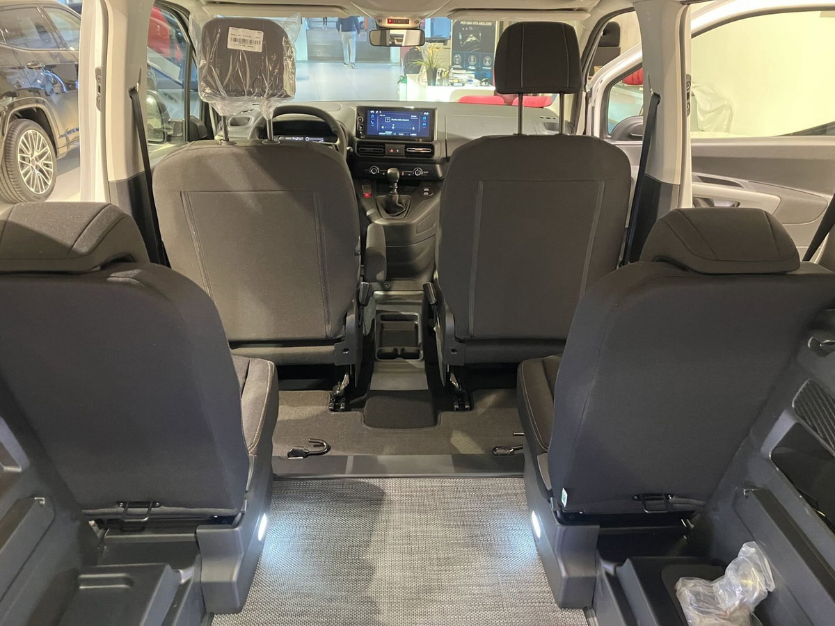 Toyota Proace City Verso City Verso 1.5D 100 CV S&S Short Lounge (8)