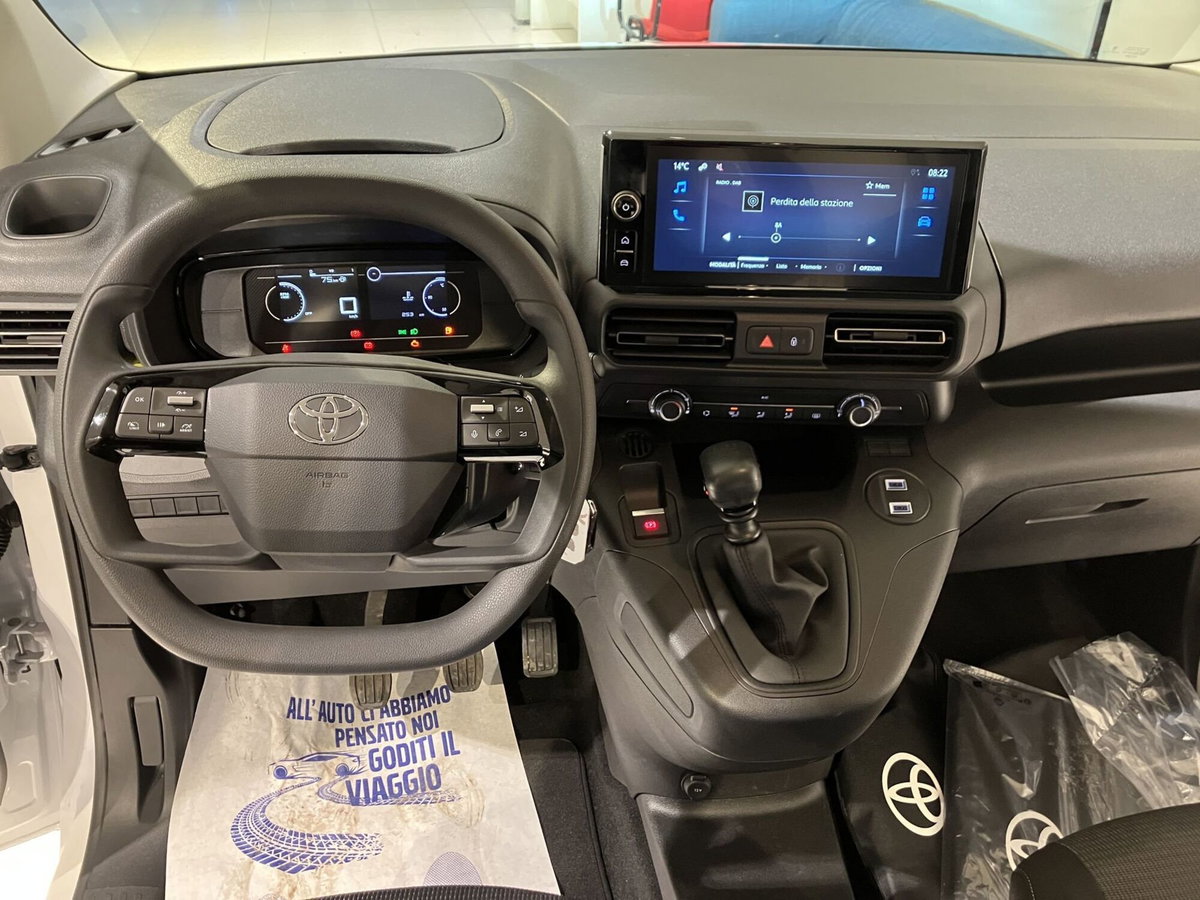 Toyota Proace City Verso City Verso 1.5D 100 CV S&S Short Lounge (9)