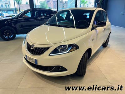 Lancia Ypsilon 1.0 FireFly 5 porte S&S Hybrid Ecochic Silver usata