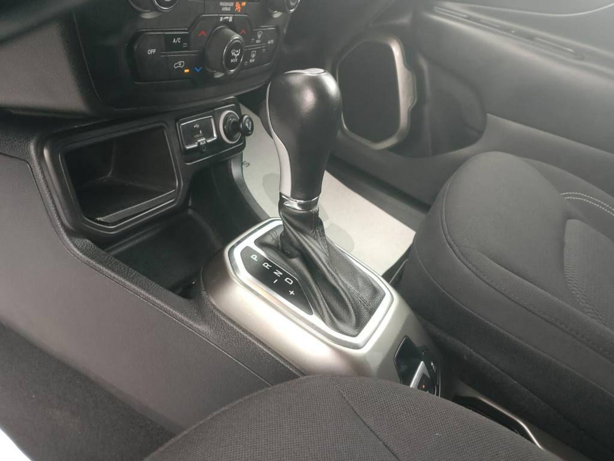 Jeep Renegade 1.6 Mjt 120 CV Limited (15)