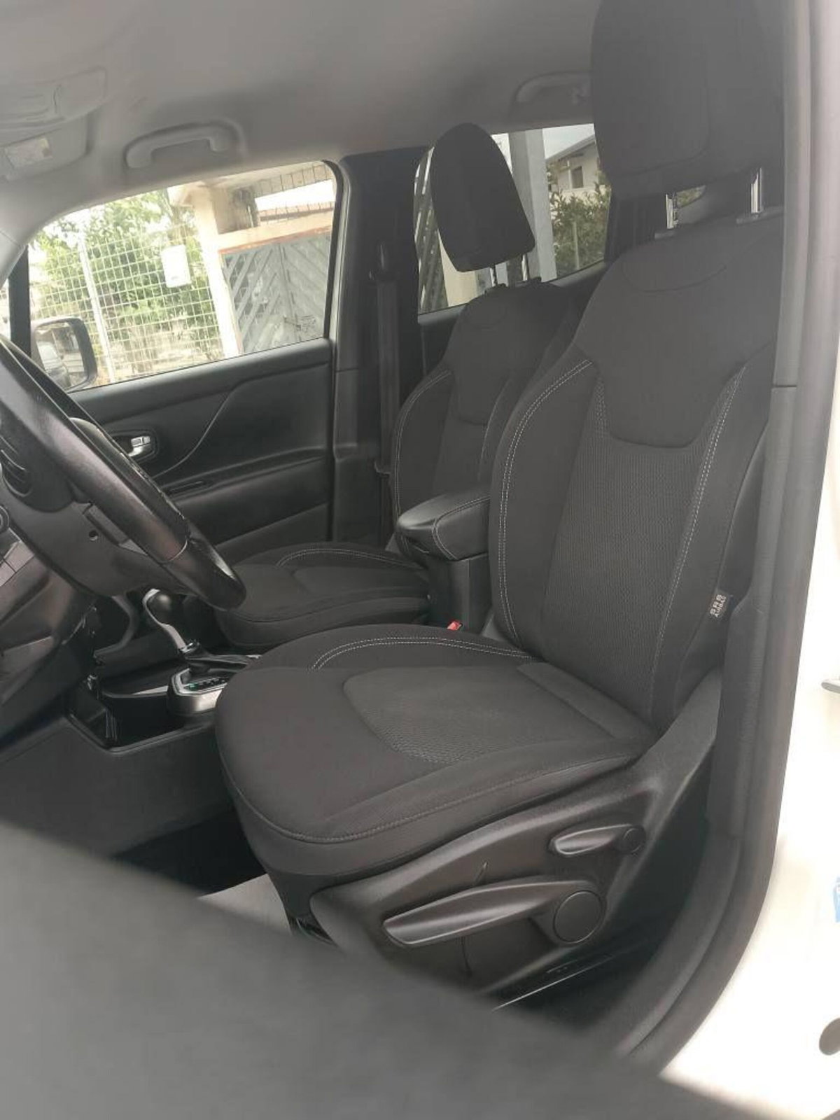 Jeep Renegade 1.6 Mjt 120 CV Limited (8)