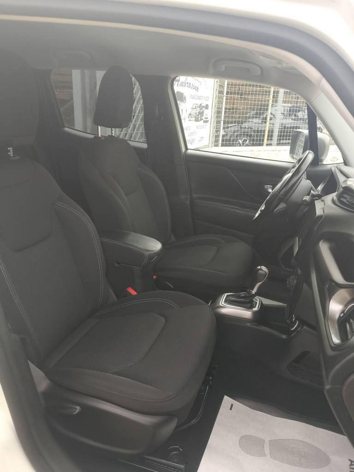 Jeep Renegade 1.6 Mjt 120 CV Limited (9)