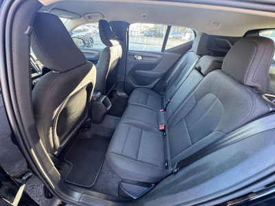 Volvo XC40 T2 automatico Core (9)
