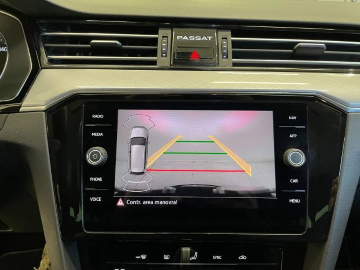 Volkswagen Passat Variant 2.0 TDI DSG Business BlueMotion Tech (10)