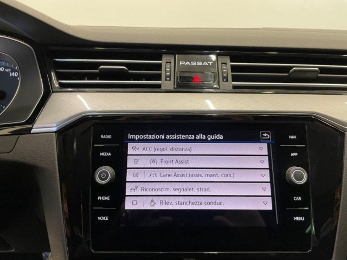 Volkswagen Passat Variant 2.0 TDI DSG Business BlueMotion Tech (20)