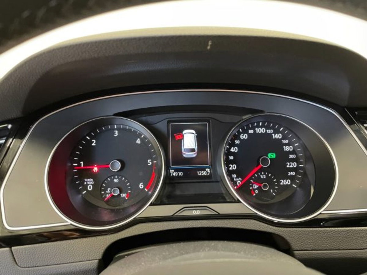 Volkswagen Passat Variant 2.0 TDI DSG Business BlueMotion Tech (5)