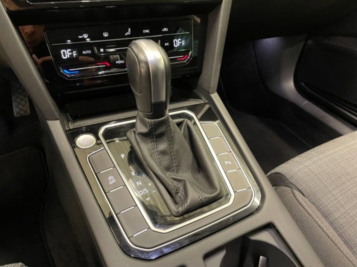 Volkswagen Passat Variant 2.0 TDI DSG Business BlueMotion Tech (9)
