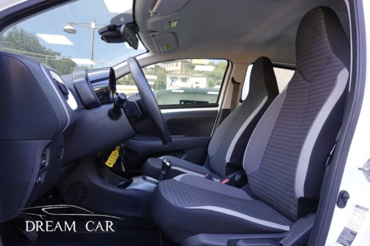 Toyota Aygo 1.0 VVT-i 72 CV 5 porte x-play MMT (11)
