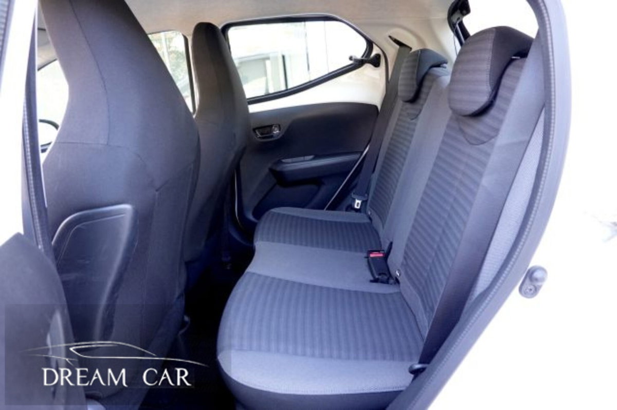 Toyota Aygo 1.0 VVT-i 72 CV 5 porte x-play MMT (12)