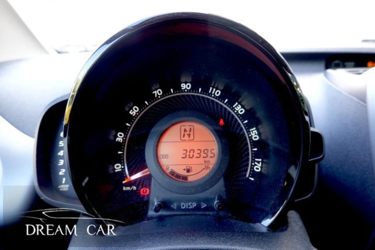 Toyota Aygo 1.0 VVT-i 72 CV 5 porte x-play MMT (16)