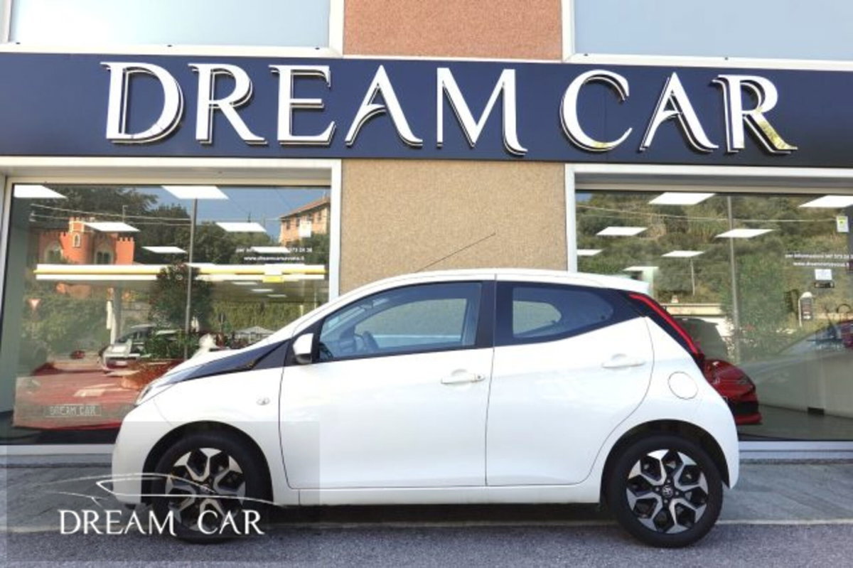 Toyota Aygo 1.0 VVT-i 72 CV 5 porte x-play MMT (2)