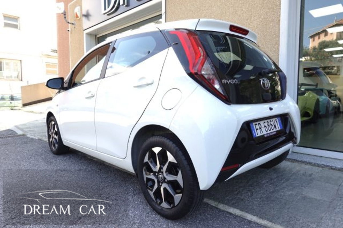 Toyota Aygo 1.0 VVT-i 72 CV 5 porte x-play MMT (3)