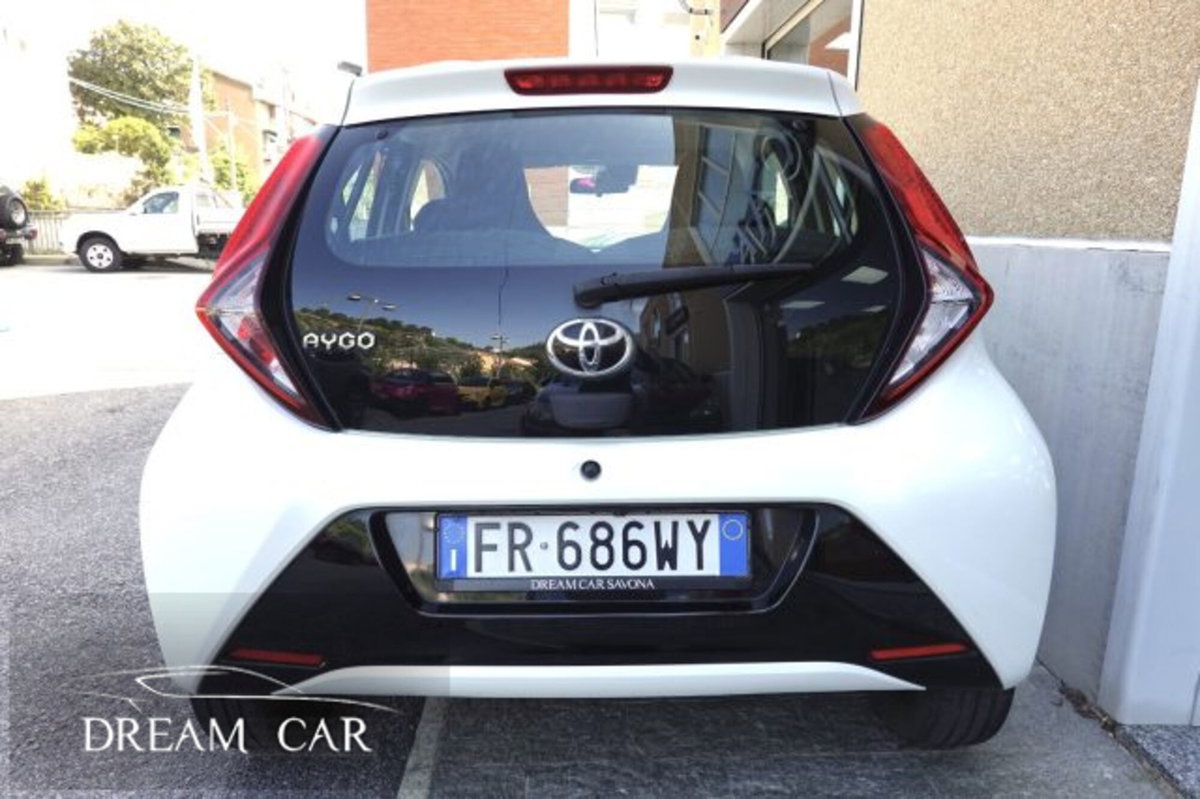 Toyota Aygo 1.0 VVT-i 72 CV 5 porte x-play MMT (4)