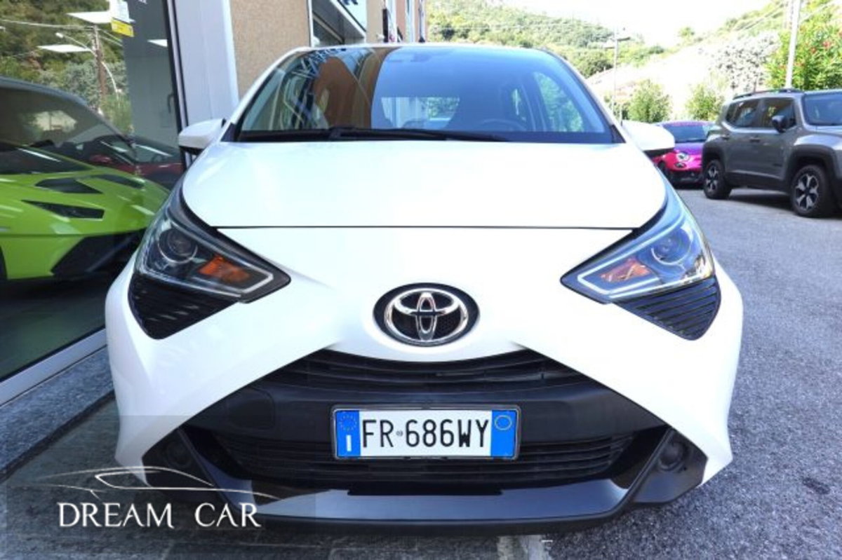 Toyota Aygo 1.0 VVT-i 72 CV 5 porte x-play MMT (8)