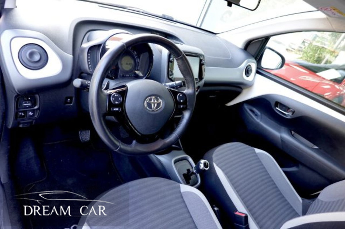 Toyota Aygo 1.0 VVT-i 72 CV 5 porte x-play MMT (9)