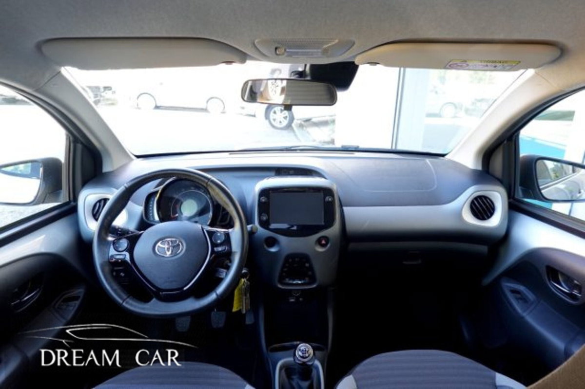 Toyota Aygo 1.0 VVT-i 72 CV 5 porte x-play (10)