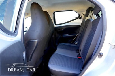 Toyota Aygo 1.0 VVT-i 72 CV 5 porte x-play (12)