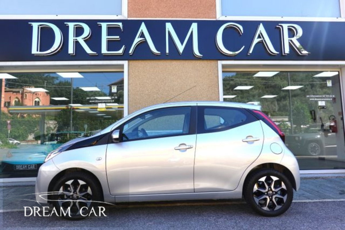 Toyota Aygo 1.0 VVT-i 72 CV 5 porte x-play (2)
