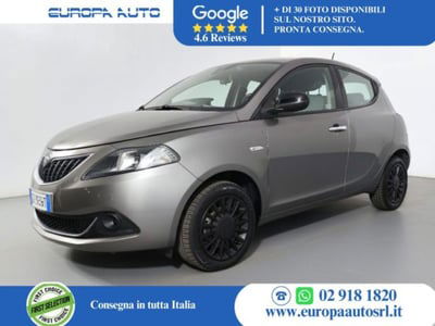 Lancia Ypsilon 1.0 FireFly 5 porte S&S Hybrid Ecochic Silver usata
