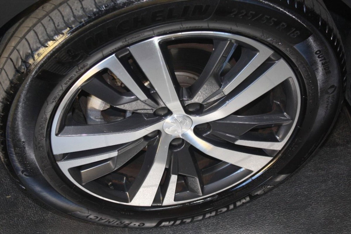 Peugeot 3008 BlueHDi 130 S&S EAT8 Allure Pack (18)