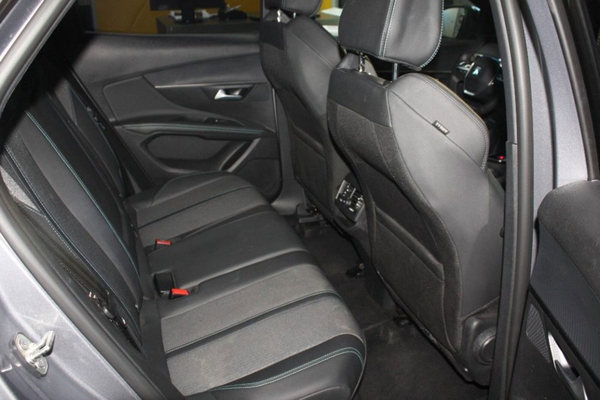 Peugeot 3008 BlueHDi 130 S&S EAT8 Allure Pack (8)