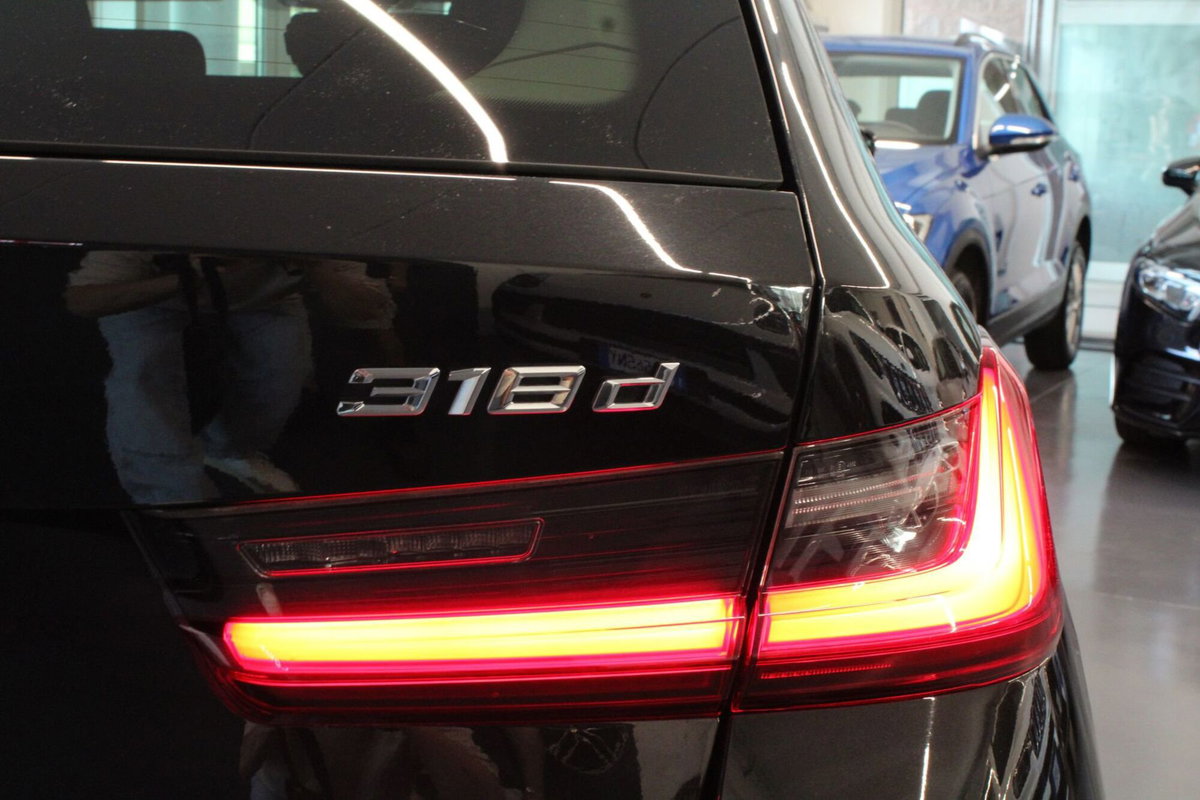 BMW Serie 3 Touring 318d 48V  Business Advantage (8)